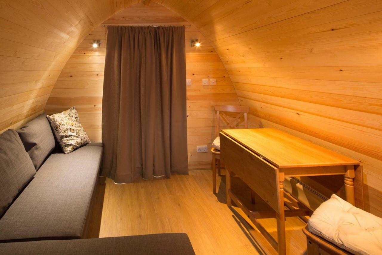 Buttercup Glamping Pod Hotell Cheltenham Exteriör bild