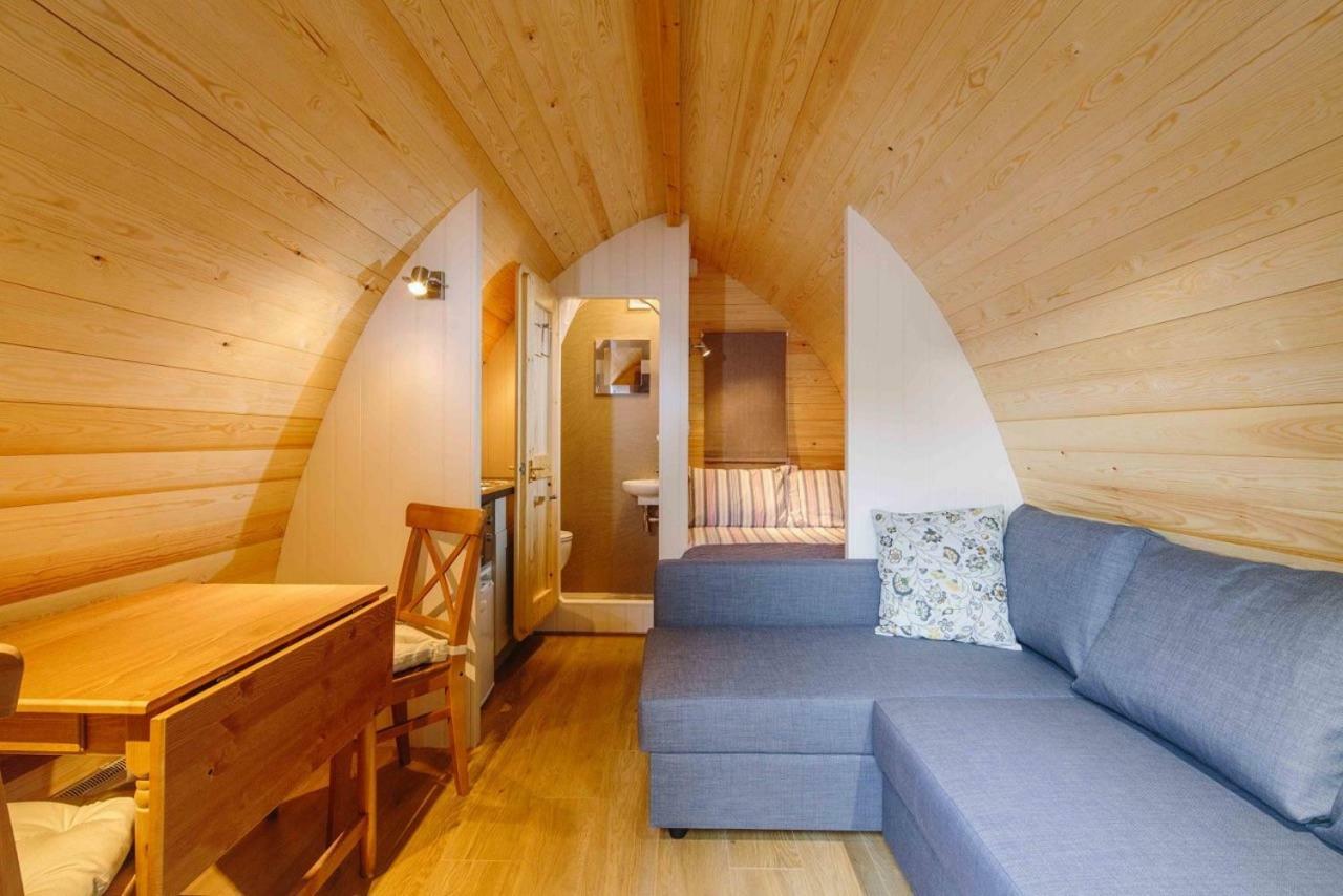 Buttercup Glamping Pod Hotell Cheltenham Exteriör bild
