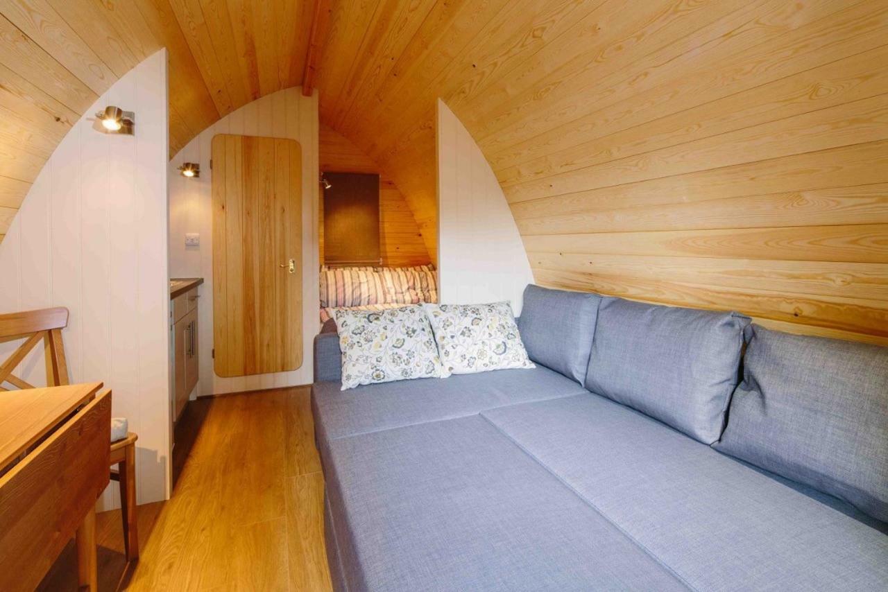Buttercup Glamping Pod Hotell Cheltenham Exteriör bild
