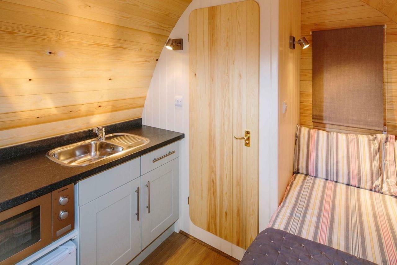 Buttercup Glamping Pod Hotell Cheltenham Exteriör bild