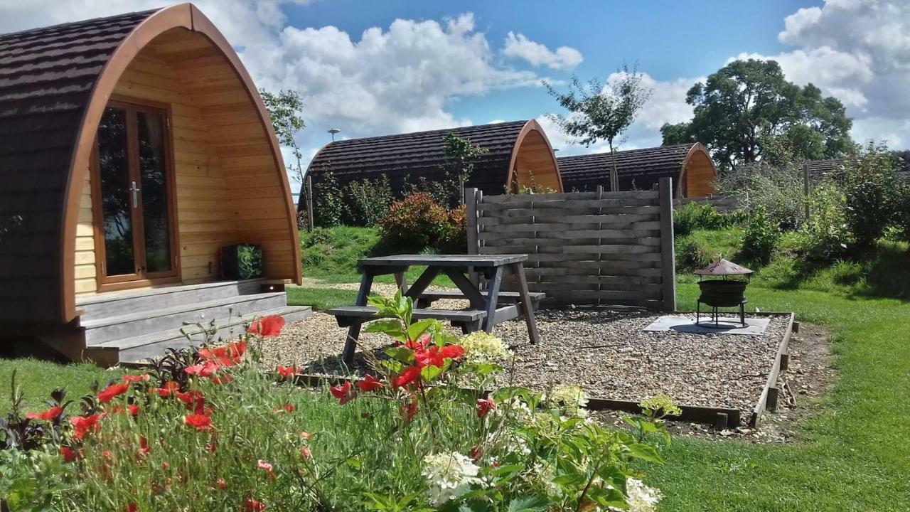 Buttercup Glamping Pod Hotell Cheltenham Exteriör bild